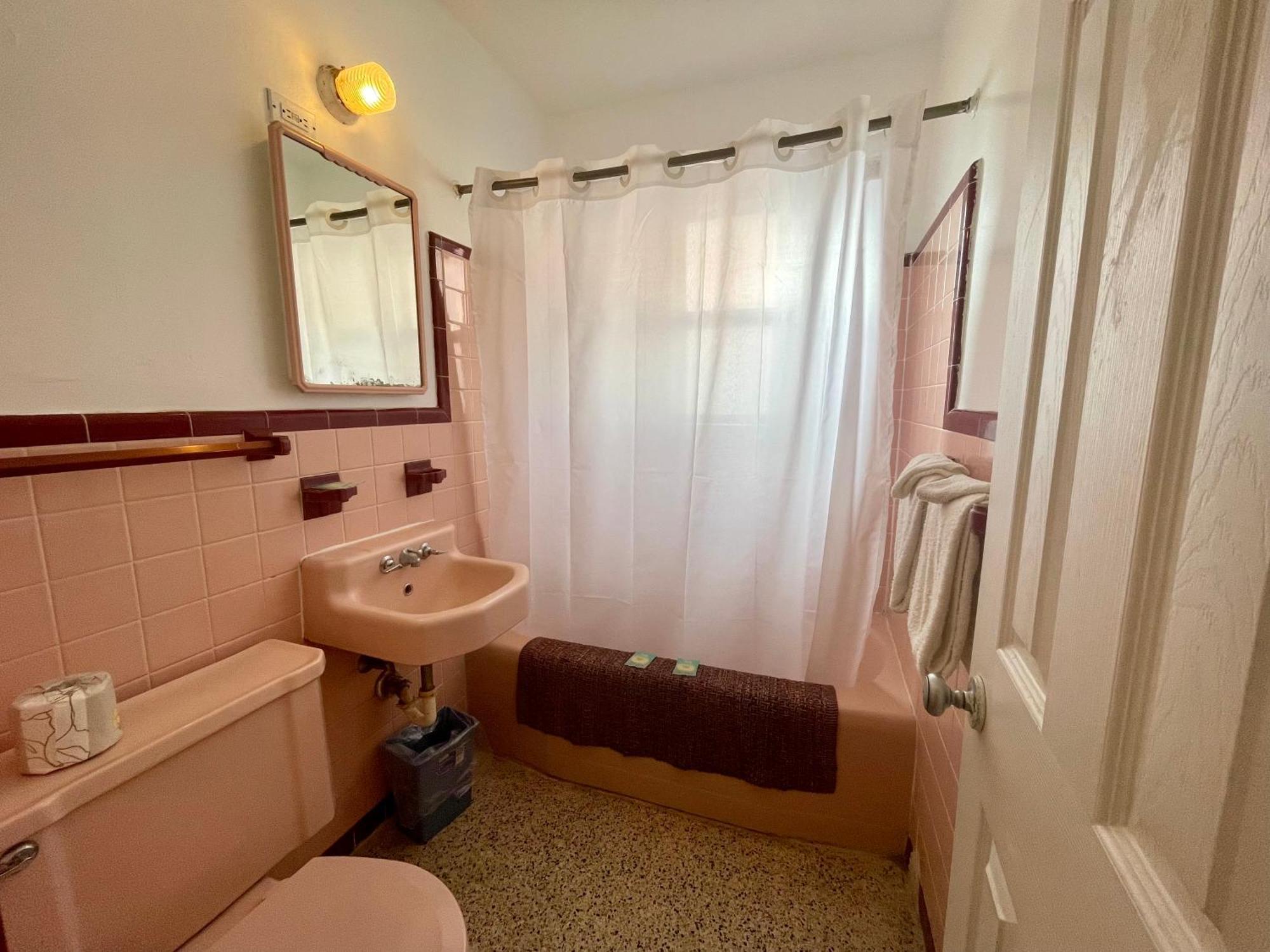 Ocean Holiday Motel Дейтона-Бич Экстерьер фото