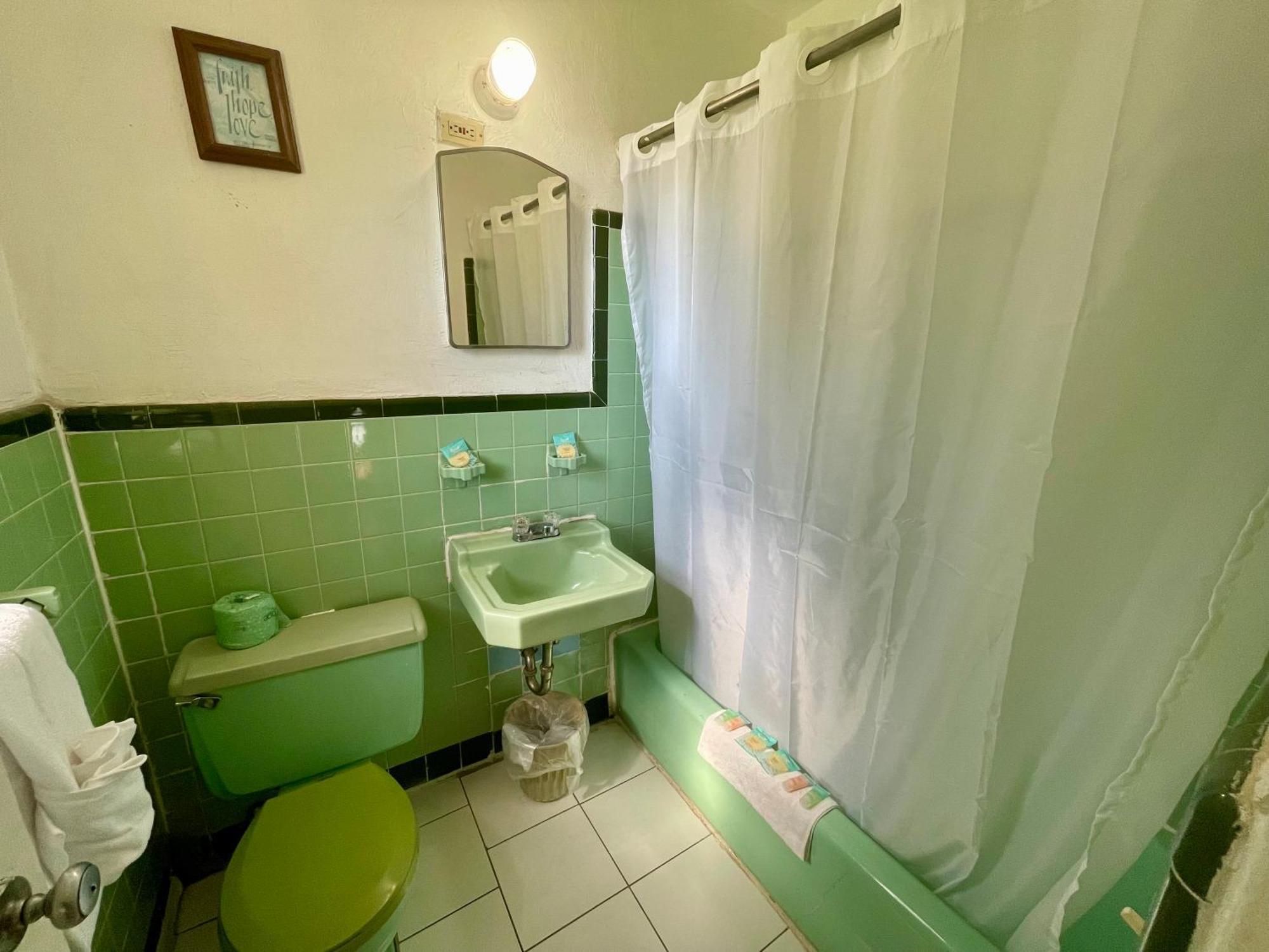 Ocean Holiday Motel Дейтона-Бич Экстерьер фото